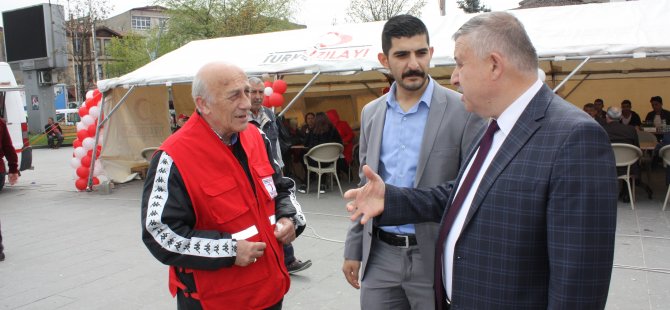 Başkan Yardımcısı Çetin, Kızılay etkinliği sırasında CHP aracının çadır yanına park edilmesine tepki gösterdi