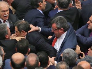 Tunç, Meclis'te yaşanan kavgayı eleştirdi