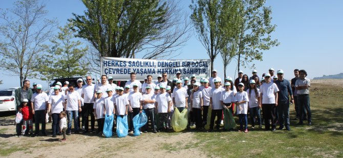 Büyükkızılkum Plajı çöplerden arındırıldı