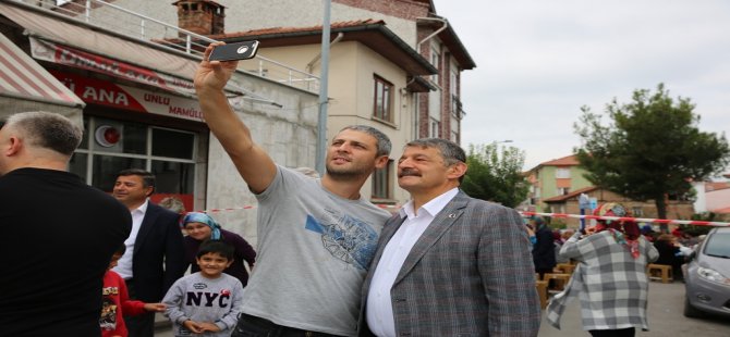 Başkan Akın, selfie rekoru kırdı