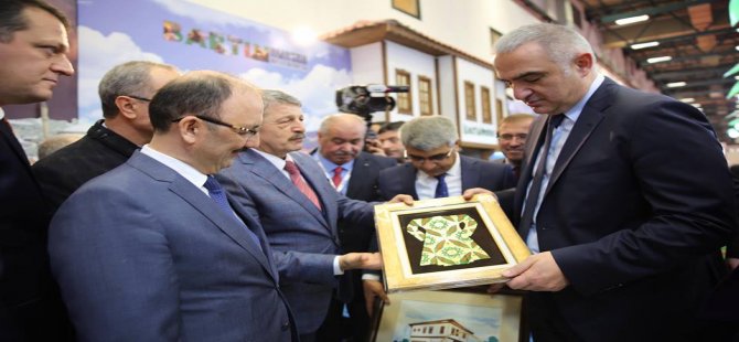 Kültür ve Turizm Bakanı Ersoy, Bartın standını ziyaret etti