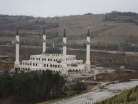 Kampüs Cami inşaatının bitirileceğinin sözünü aldık