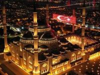 Minarelerden dua sesleri yükseldi