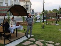 Başkan Akın, Vefa Park’ta vatandaşlarla sohbet etti