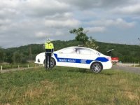 Kavşaktaki Maket Polis Aracı Az Kalsın Kazaya Neden Oluyordu