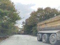 Sıcak asfaltın devamına beton yol uygulması yapıldı