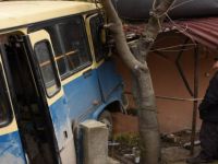 Bartın'da Minibüs Evin Duvarına Çarptı: 17 Yaralı