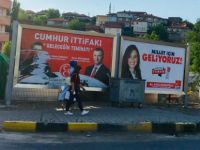MHP ve Saadet afişlerine çirkin saldırı